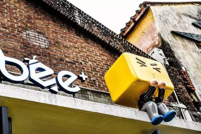 BEE3